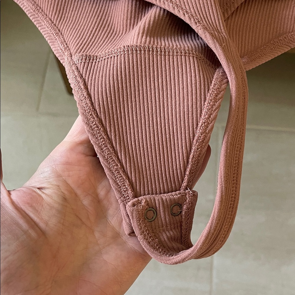 A&F Ribbed Bodysuit - Picture 4 of 4